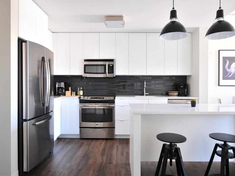 Cucina moderna e luminosa di un appartamento in gestione