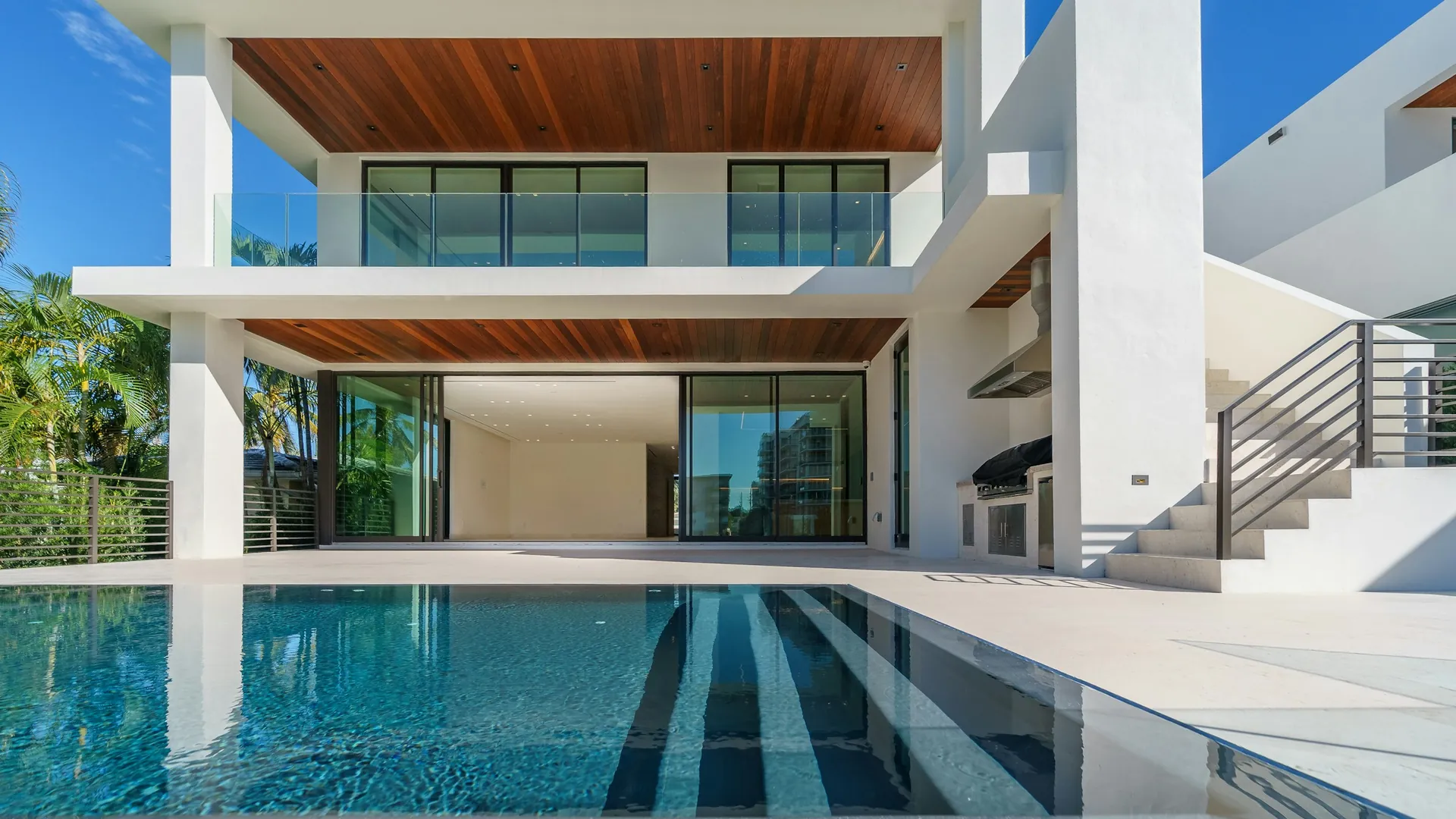 Villa moderna con piscina
